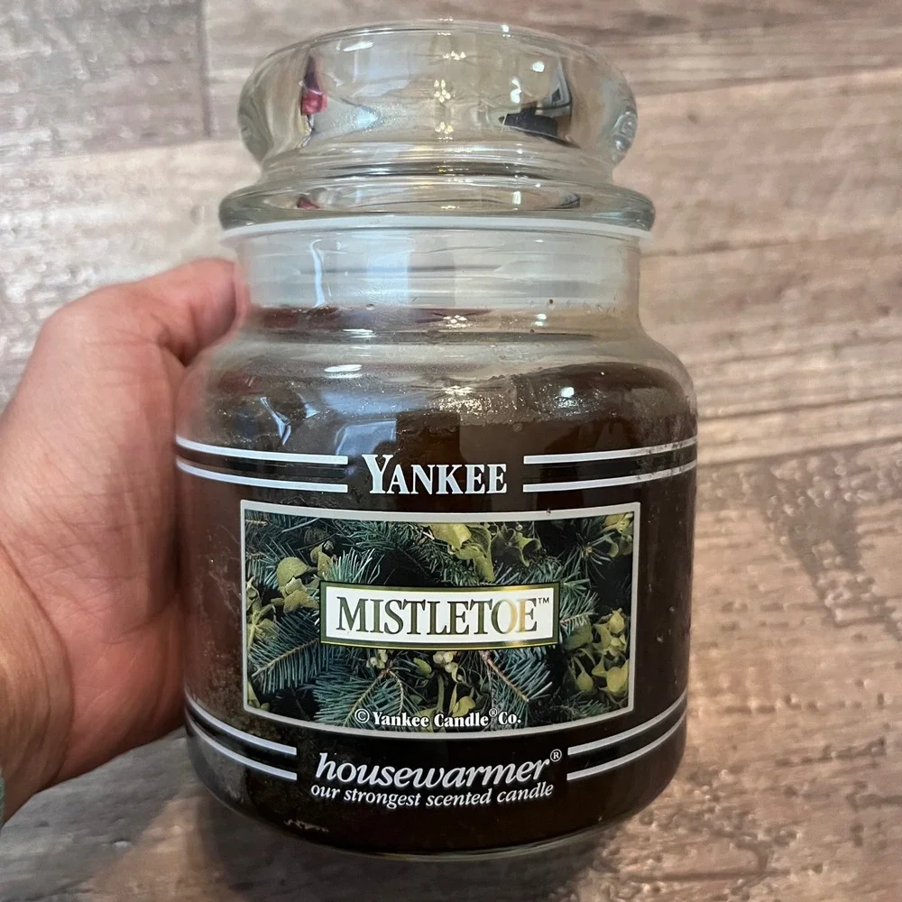 Yankee Candle Mistletoe‎ Housewarmer Scented Jar Candle 14.5 oz Holiday Green
